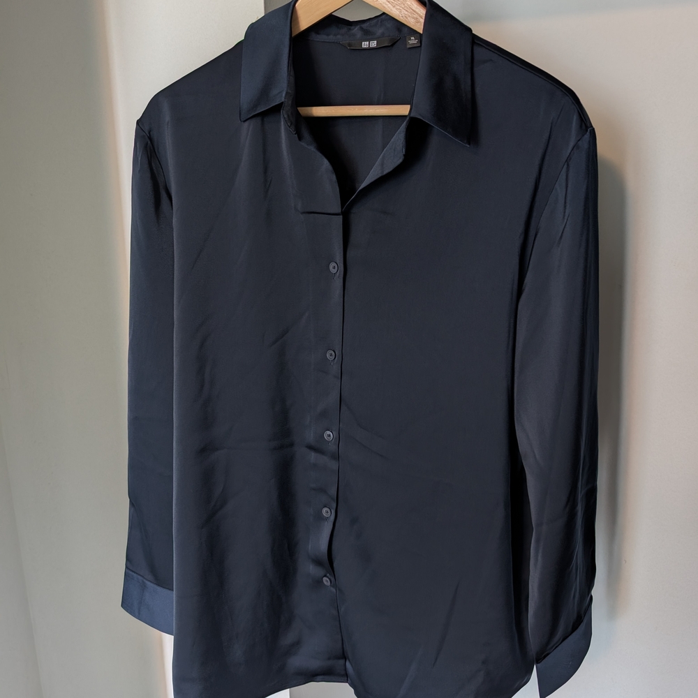 NWOT Uniqlo Navy Satin Button Down Shirt - XL